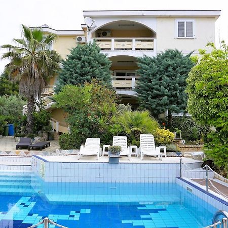 Villa Latina With 6 Apartments And A Shared Pool Вир Экстерьер фото