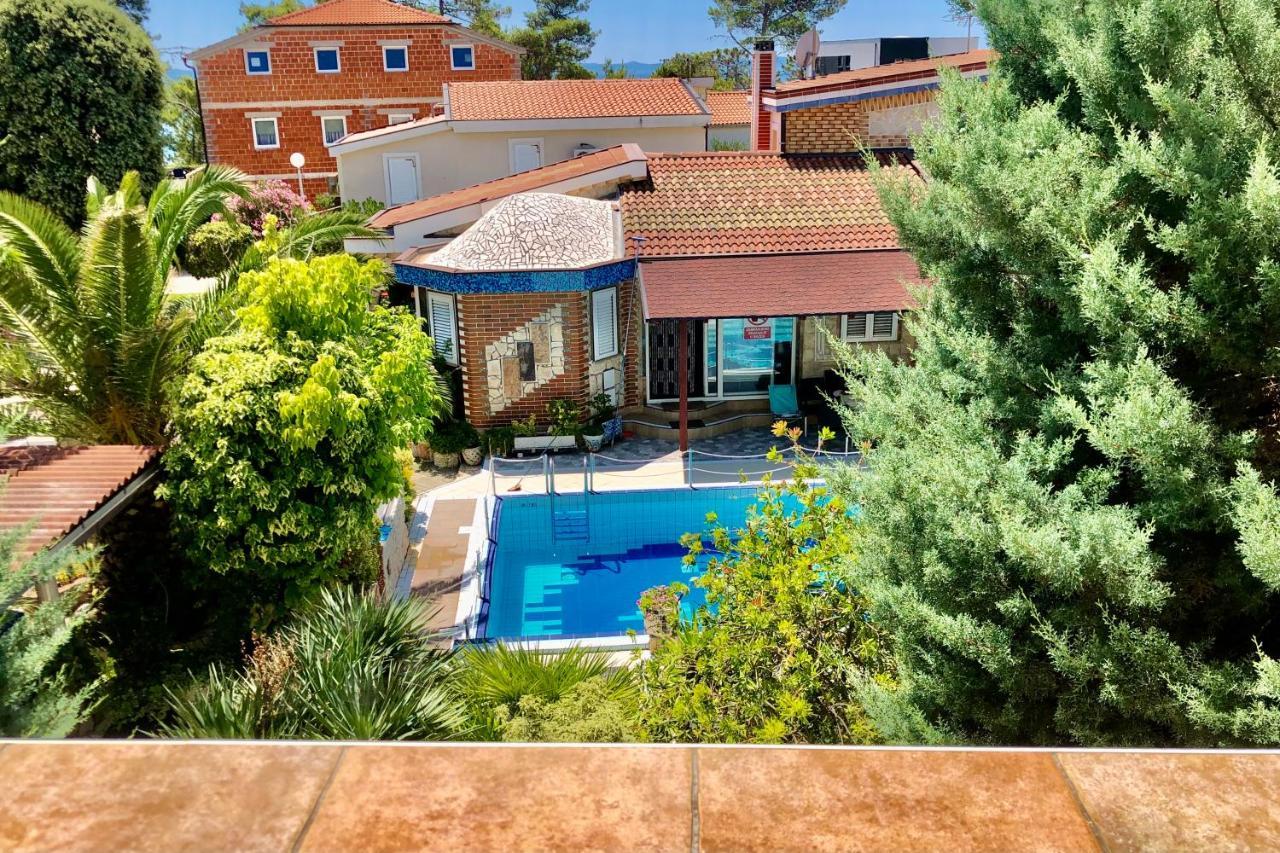 Villa Latina With 6 Apartments And A Shared Pool Вир Экстерьер фото