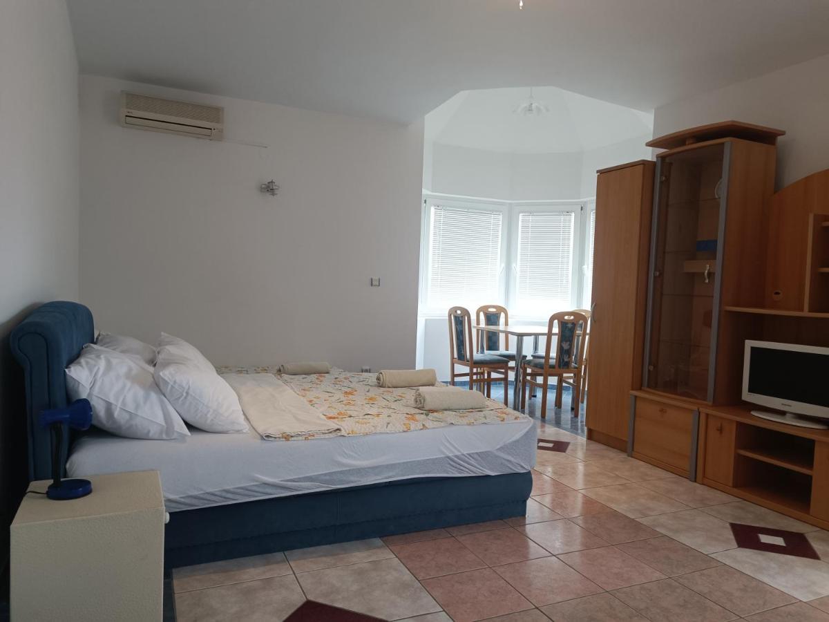 Villa Latina With 6 Apartments And A Shared Pool Вир Экстерьер фото