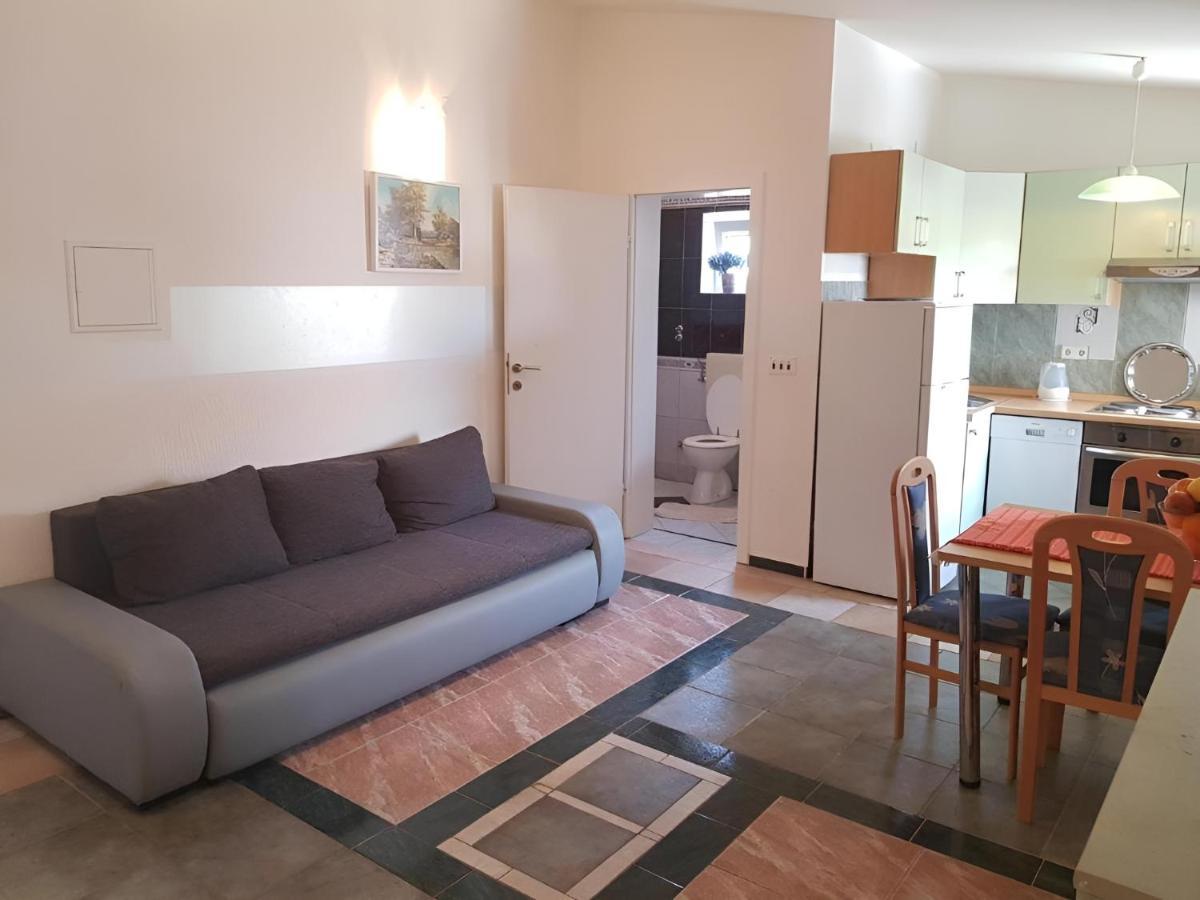 Villa Latina With 6 Apartments And A Shared Pool Вир Экстерьер фото